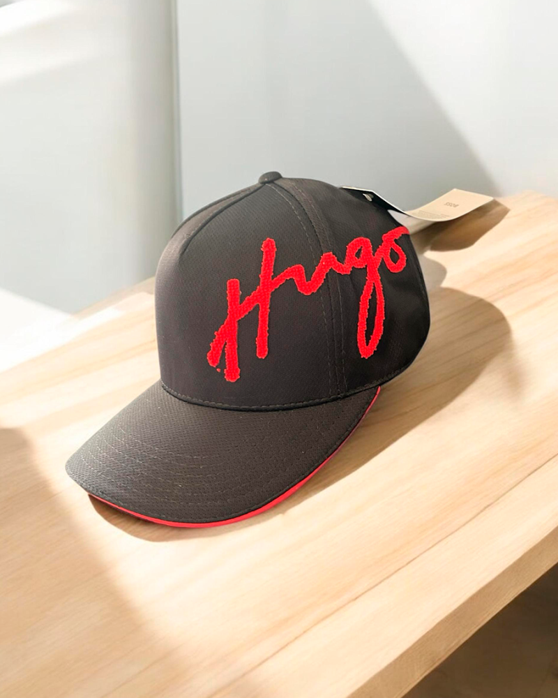 Gorras bordadas, contra marcadas